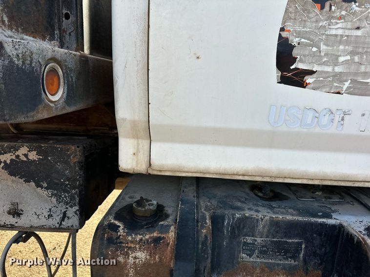 image for item DQ7453 1987 Ford  F800 flatbed truck