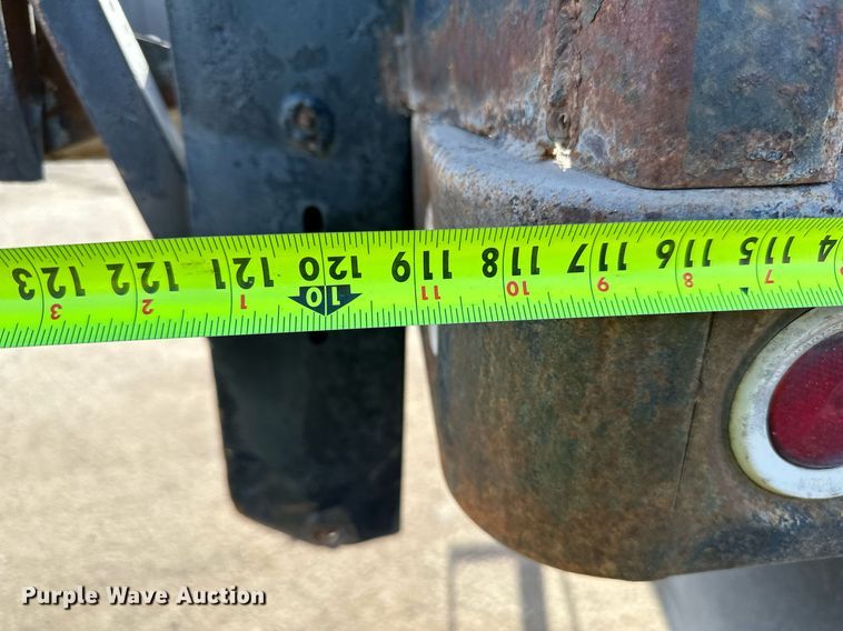 image for item DQ7453 1987 Ford  F800 flatbed truck