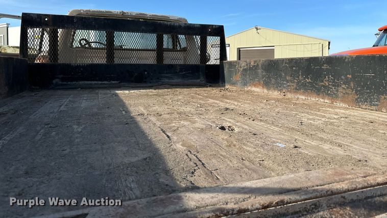 image for item DQ7453 1987 Ford  F800 flatbed truck