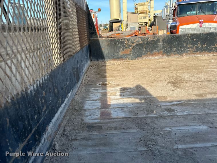 image for item DQ7453 1987 Ford  F800 flatbed truck