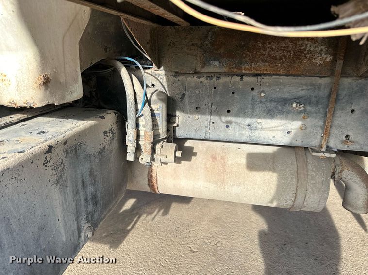 image for item DQ7453 1987 Ford  F800 flatbed truck