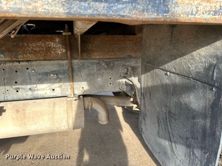 image for item DQ7453 1987 Ford  F800 flatbed truck