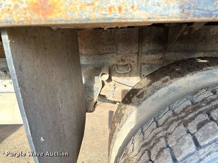 image for item DQ7453 1987 Ford  F800 flatbed truck