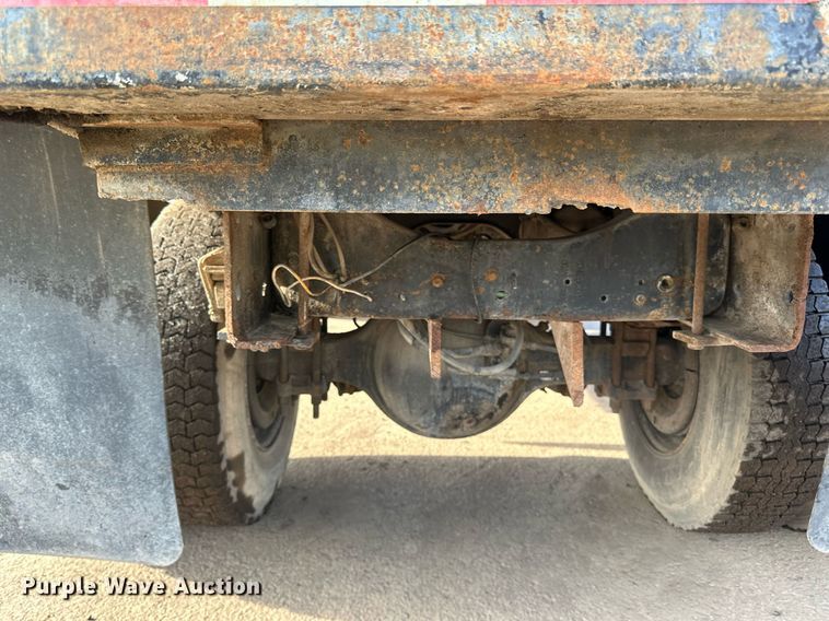 image for item DQ7453 1987 Ford  F800 flatbed truck