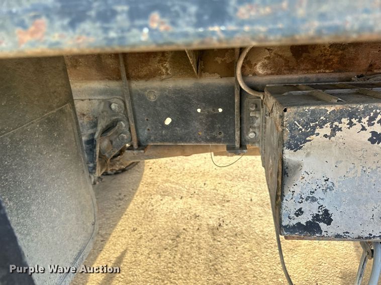 image for item DQ7453 1987 Ford  F800 flatbed truck