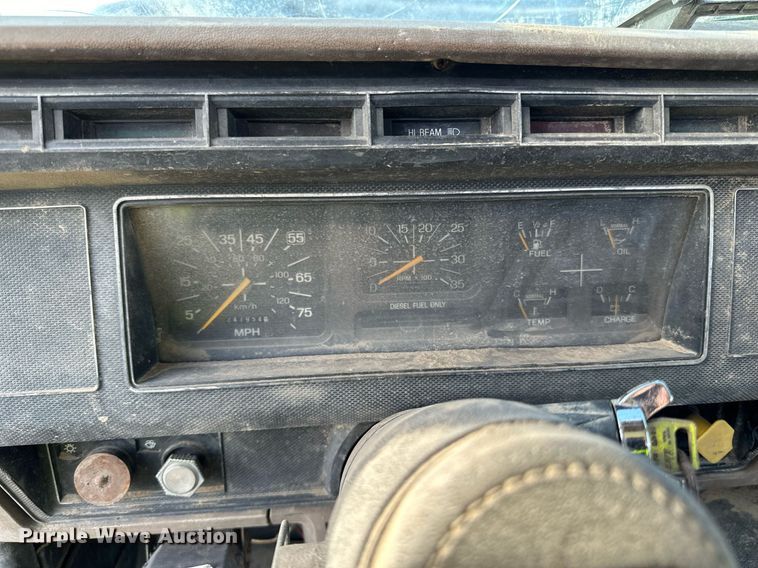 image for item DQ7453 1987 Ford  F800 flatbed truck