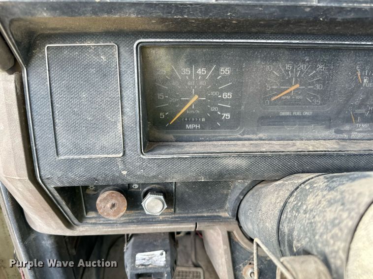 image for item DQ7453 1987 Ford  F800 flatbed truck