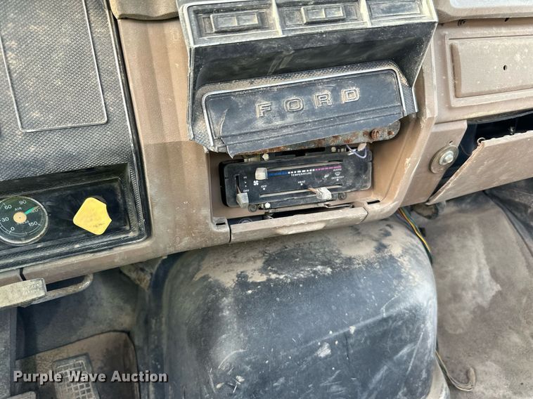 image for item DQ7453 1987 Ford  F800 flatbed truck