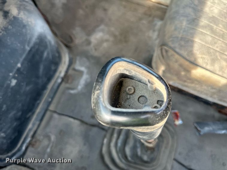 image for item DQ7453 1987 Ford  F800 flatbed truck