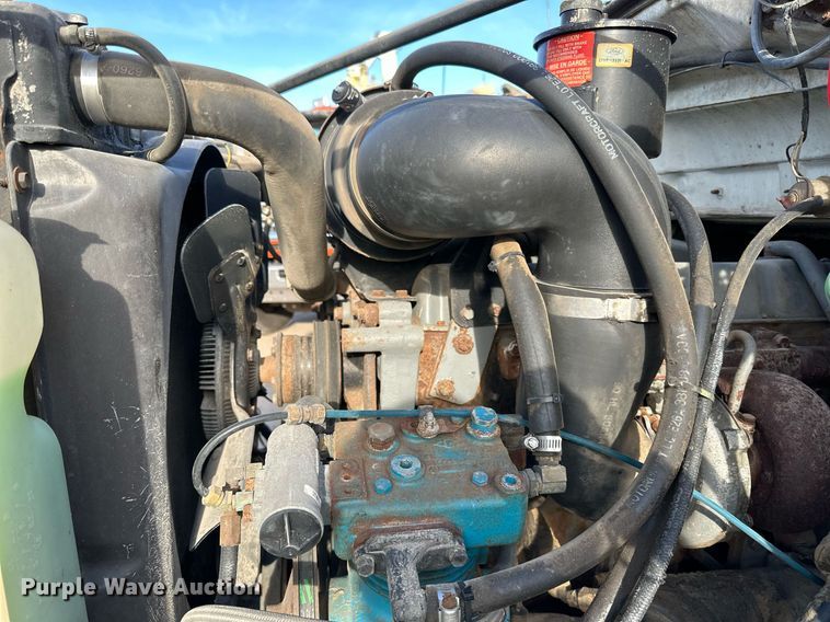 image for item DQ7453 1987 Ford  F800 flatbed truck