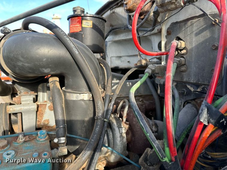 image for item DQ7453 1987 Ford  F800 flatbed truck