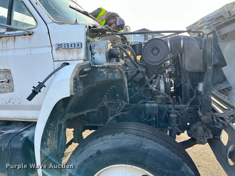 image for item DQ7453 1987 Ford  F800 flatbed truck
