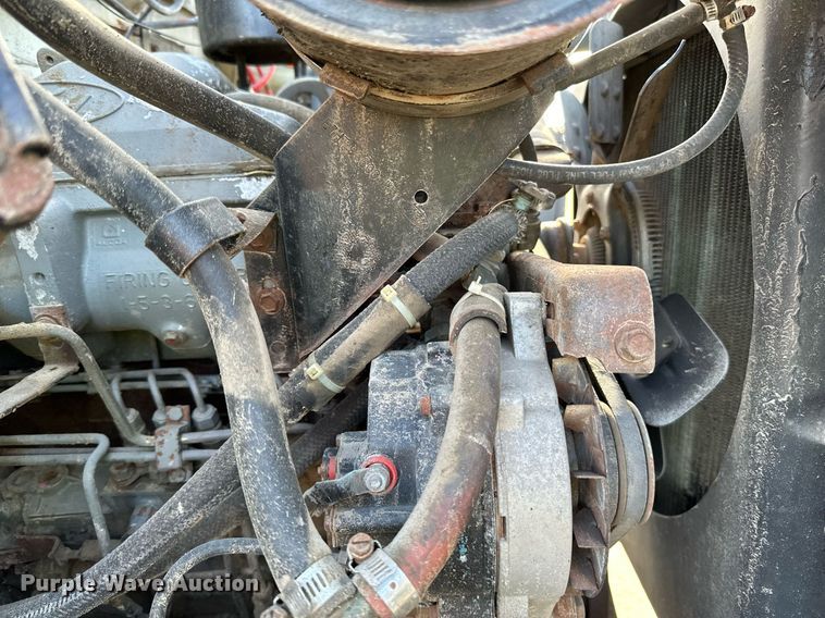 image for item DQ7453 1987 Ford  F800 flatbed truck