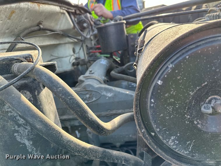 image for item DQ7453 1987 Ford  F800 flatbed truck