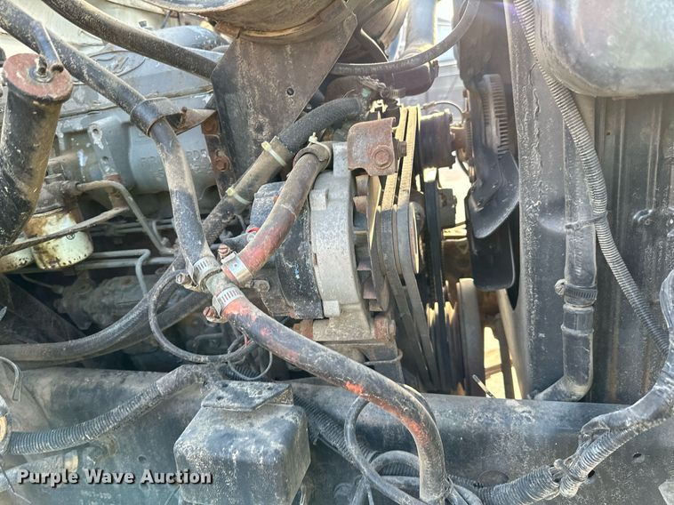 image for item DQ7453 1987 Ford  F800 flatbed truck