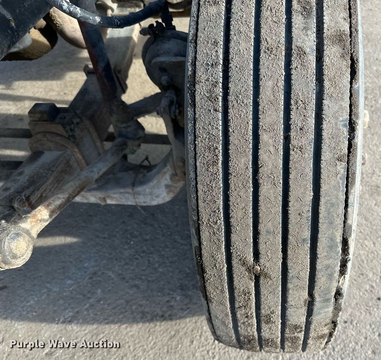 image for item DQ7453 1987 Ford  F800 flatbed truck