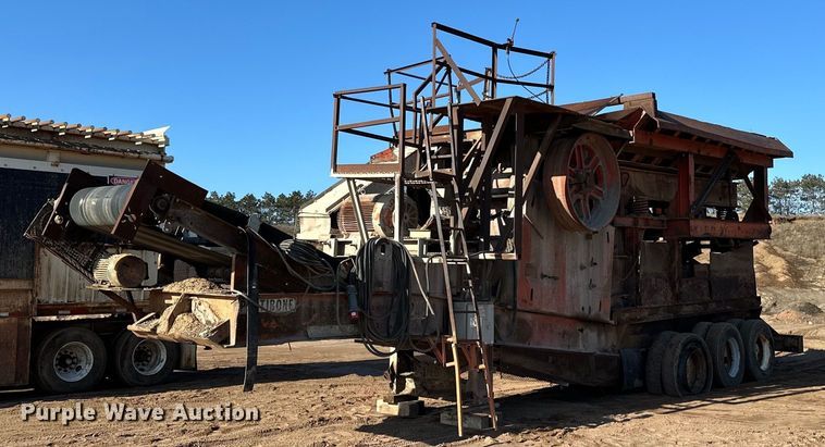 image for item DQ7460 1975 Universal   3042 jaw crusher