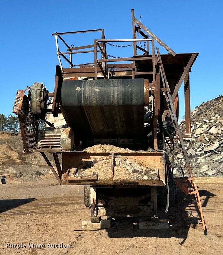 image for item DQ7460 1975 Universal   3042 jaw crusher