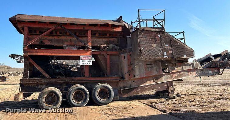 image for item DQ7460 1975 Universal   3042 jaw crusher
