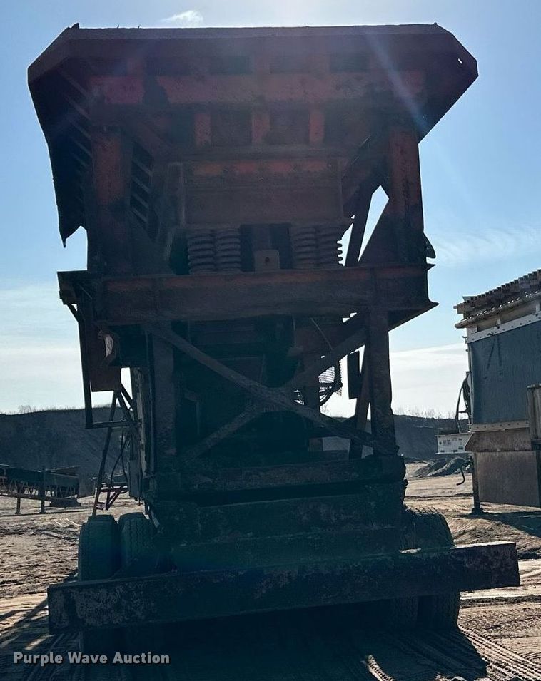 image for item DQ7460 1975 Universal   3042 jaw crusher