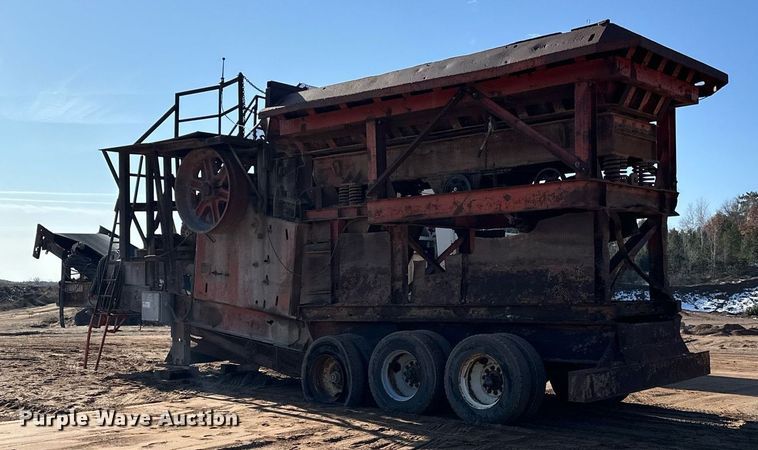 image for item DQ7460 1975 Universal   3042 jaw crusher