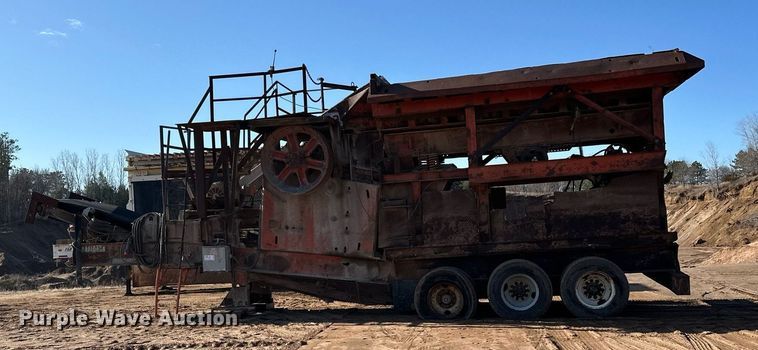 image for item DQ7460 1975 Universal   3042 jaw crusher