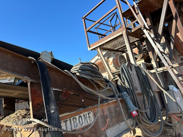 image for item DQ7460 1975 Universal   3042 jaw crusher