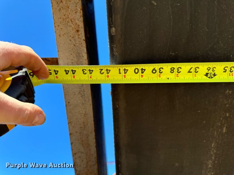 image for item DQ7460 1975 Universal   3042 jaw crusher