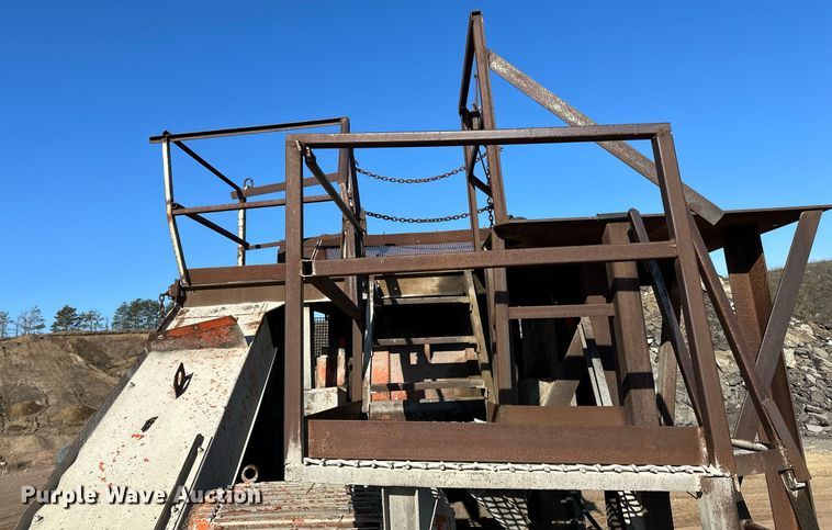 image for item DQ7460 1975 Universal   3042 jaw crusher