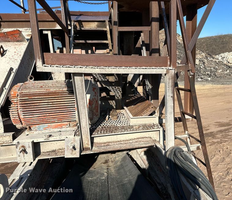 image for item DQ7460 1975 Universal   3042 jaw crusher