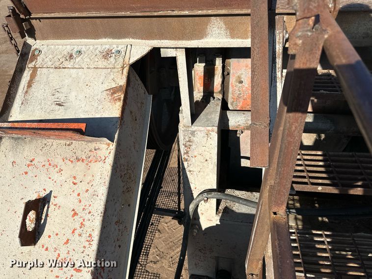 image for item DQ7460 1975 Universal   3042 jaw crusher