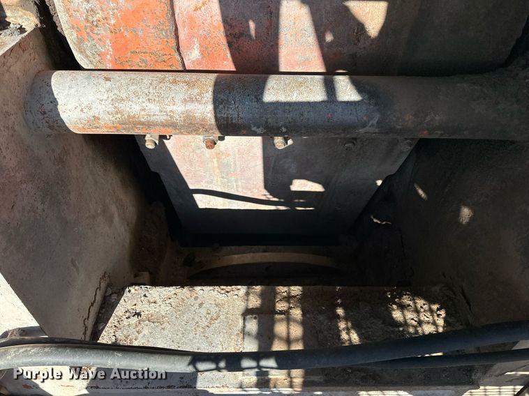 image for item DQ7460 1975 Universal   3042 jaw crusher