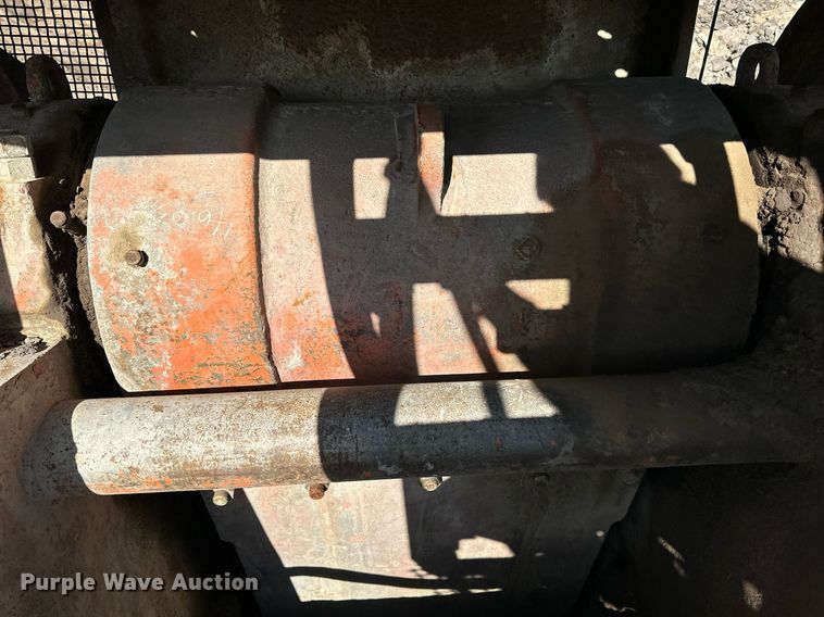 image for item DQ7460 1975 Universal   3042 jaw crusher