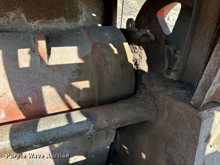 image for item DQ7460 1975 Universal   3042 jaw crusher