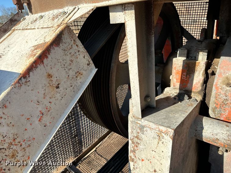 image for item DQ7460 1975 Universal   3042 jaw crusher