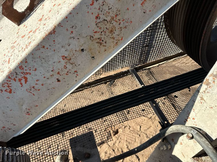 image for item DQ7460 1975 Universal   3042 jaw crusher