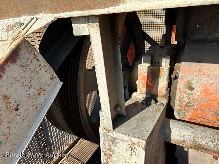 image for item DQ7460 1975 Universal   3042 jaw crusher