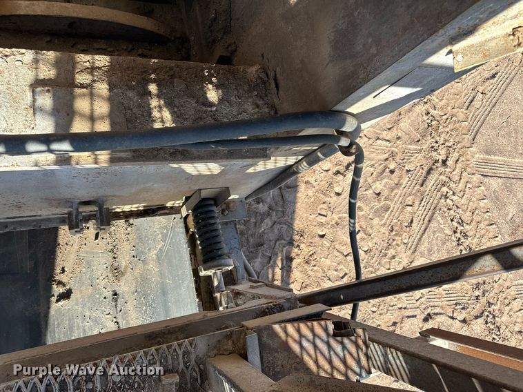 image for item DQ7460 1975 Universal   3042 jaw crusher