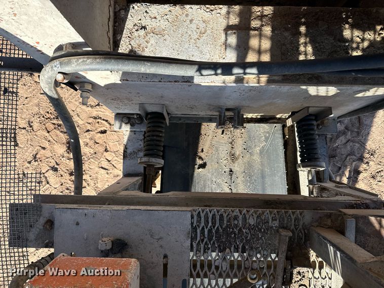 image for item DQ7460 1975 Universal   3042 jaw crusher