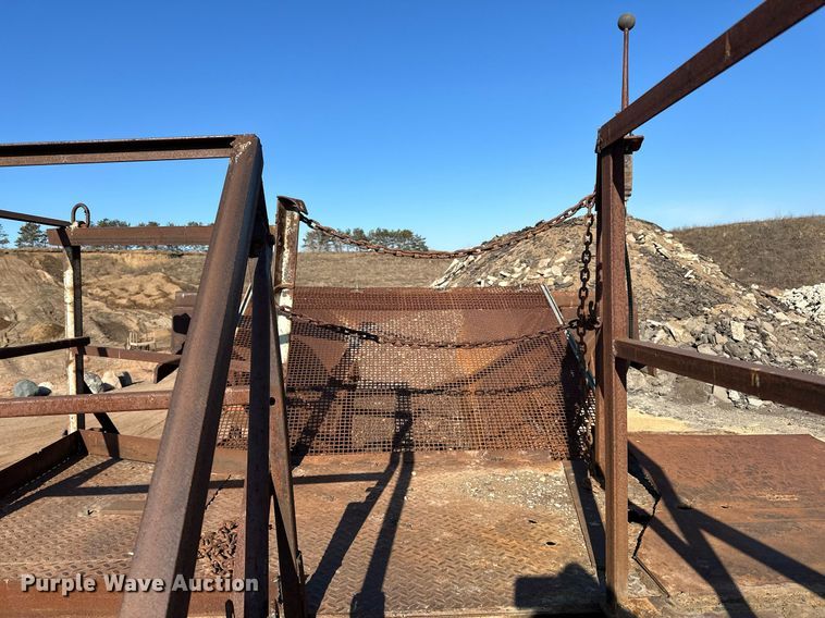 image for item DQ7460 1975 Universal   3042 jaw crusher