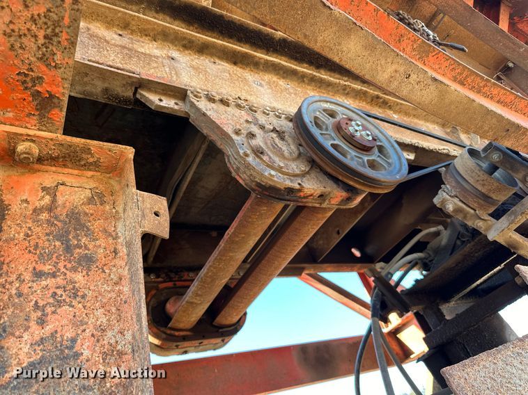 image for item DQ7460 1975 Universal   3042 jaw crusher