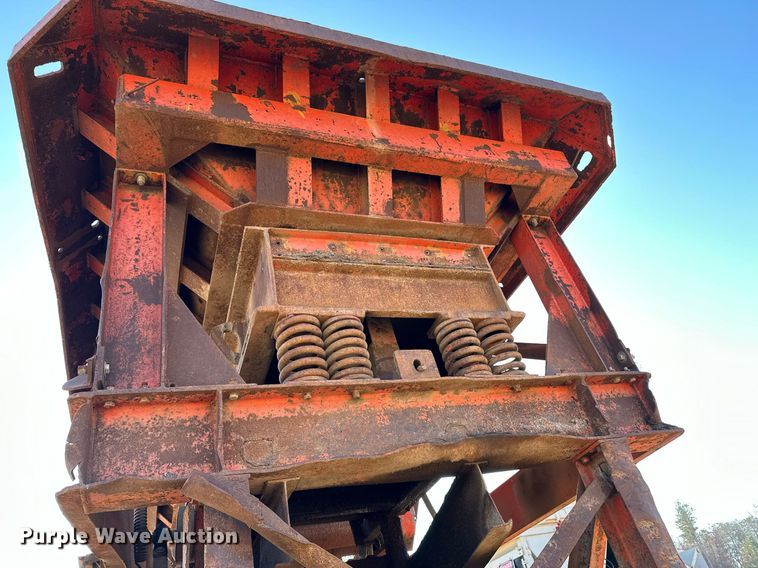 image for item DQ7460 1975 Universal   3042 jaw crusher