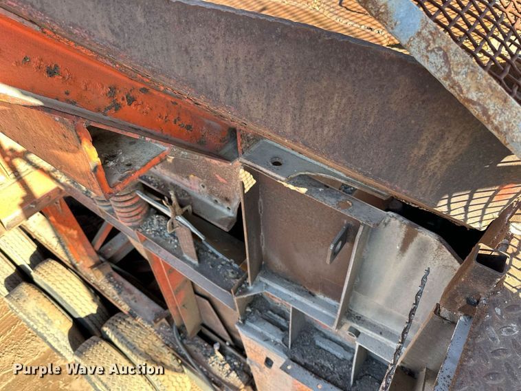 image for item DQ7460 1975 Universal   3042 jaw crusher