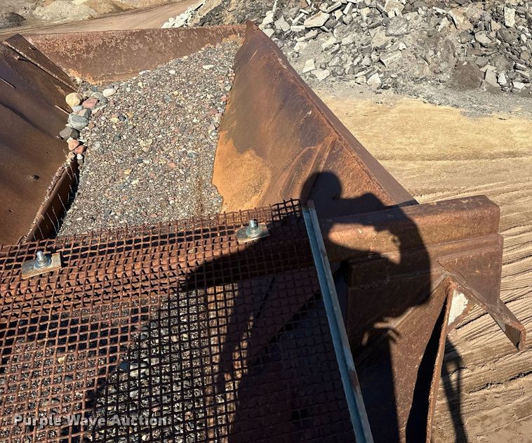 image for item DQ7460 1975 Universal   3042 jaw crusher