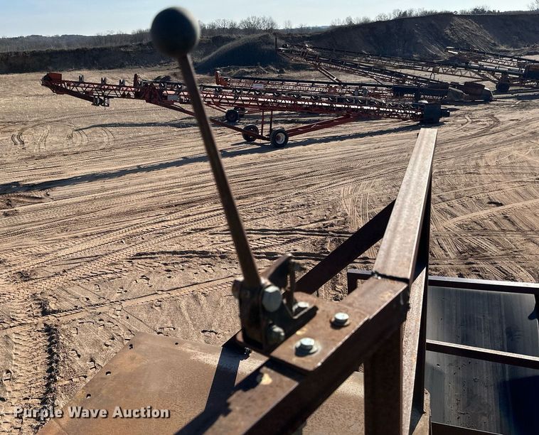 image for item DQ7460 1975 Universal   3042 jaw crusher