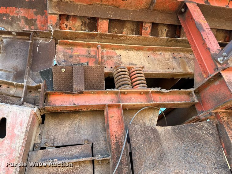 image for item DQ7460 1975 Universal   3042 jaw crusher