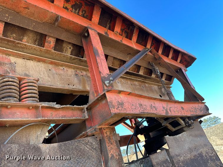 image for item DQ7460 1975 Universal   3042 jaw crusher