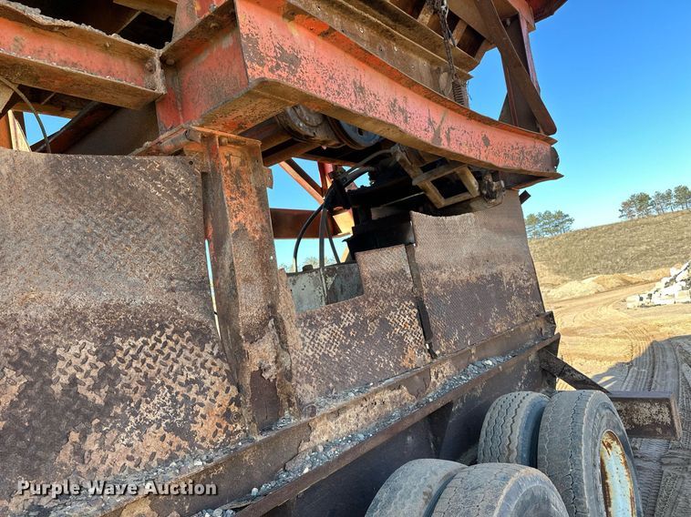 image for item DQ7460 1975 Universal   3042 jaw crusher