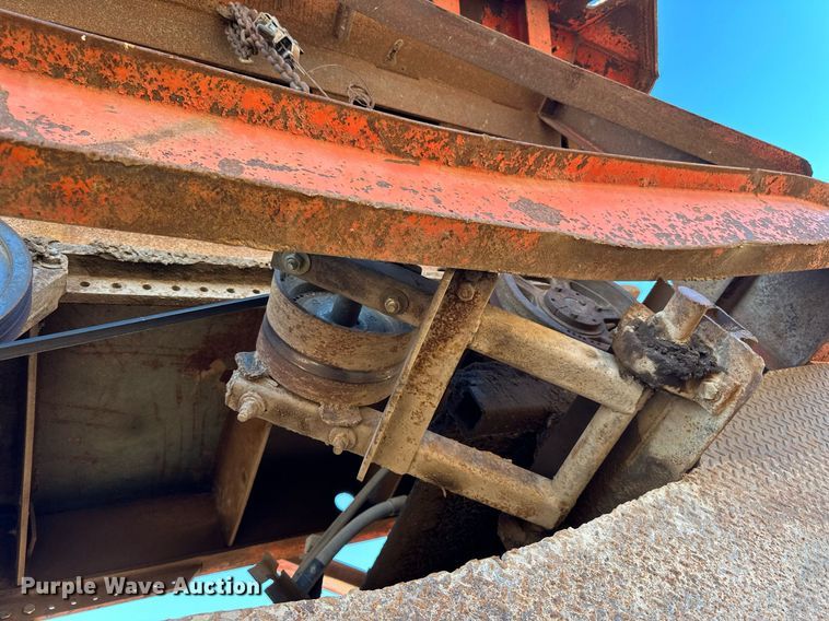 image for item DQ7460 1975 Universal   3042 jaw crusher