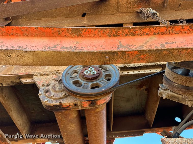 image for item DQ7460 1975 Universal   3042 jaw crusher